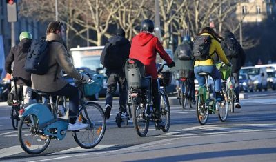 Parisiens se rendant au travail en vélotaf